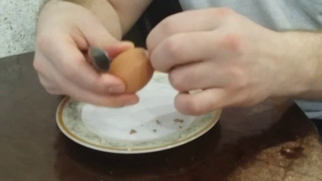Как Очистить Яйцо (Выдуваем Яйцо из Скорлупы). смотреть онлайн