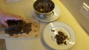 Котлеты с солёными грибами и манной крупой.