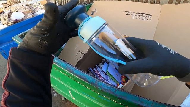 The shocking treasures found dumpster diving - S3E32 смотреть онлайн