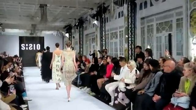 Sisio runway show at Paris Fashion Week, 3 March 2023 смотреть онлайн