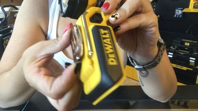 DeWALT DLC044 - DeWALT Lampe 18v - DeWALT Strahler - 20V MAX* LED HAND HELD WORKLIGHT смотреть онлайн
