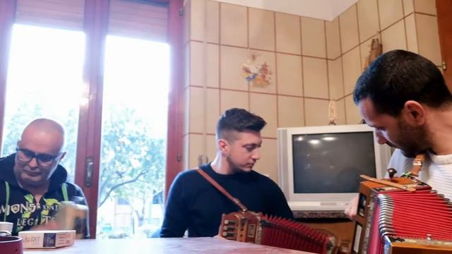 Prove tecniche - Tarantella calabrese con due organetti e tamburello смотреть онлайн