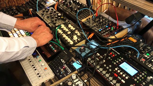 Volca FM Sweeping Filter Style Bass Sound смотреть онлайн