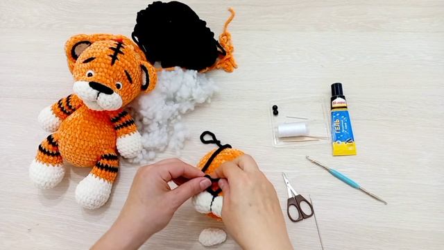 Мастер класс Тигра крючком / Вязаные игрушки амигуруми/ Оформление головы Тигра смотреть онлайн