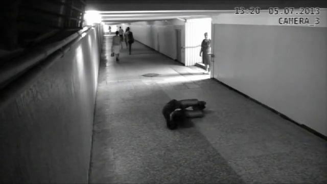 Девушка побила гопника в подземном переходе и отобрала телефон смотреть онлайн