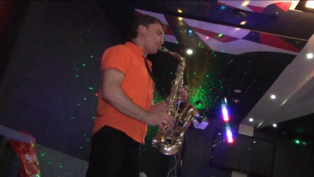саксофонист смотреть онлайн