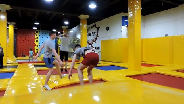 КАК НАУЧИТЬСЯ ДЕЛАТЬ САЛЬТО НАЗАД С НУЛЯ ЗА 60 МИНУТ смотреть онлайн