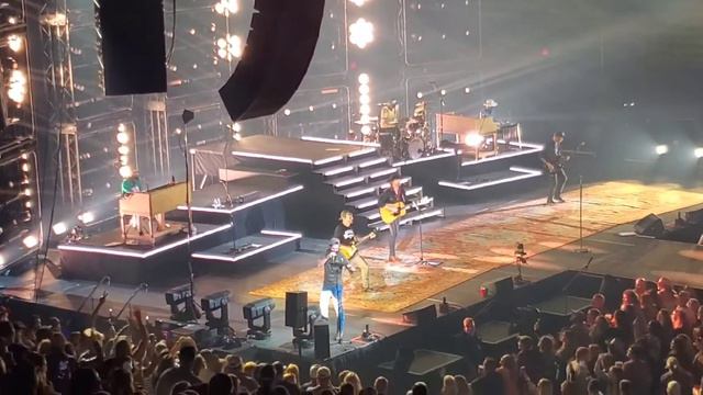 Thomas Rhett concert Bismarck North Dakota смотреть онлайн