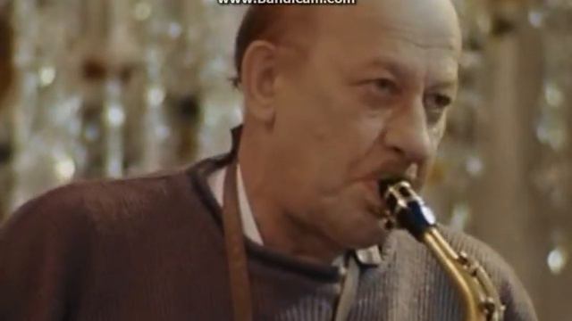 Помогите найти мелодию которая играет в этом видео. смотреть онлайн