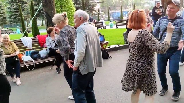 Цыганская Танцы в саду Шевченко Май 2021 Харьков смотреть онлайн