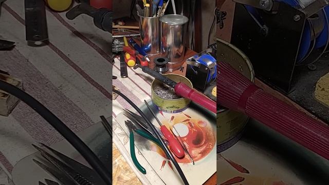 Второй тест инвертора 12/220 вольт , на фризёр щёточный. смотреть онлайн