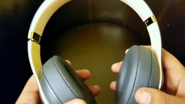 Beats Studio³ Wireless Unboxing and Review (Special Edition) смотреть онлайн