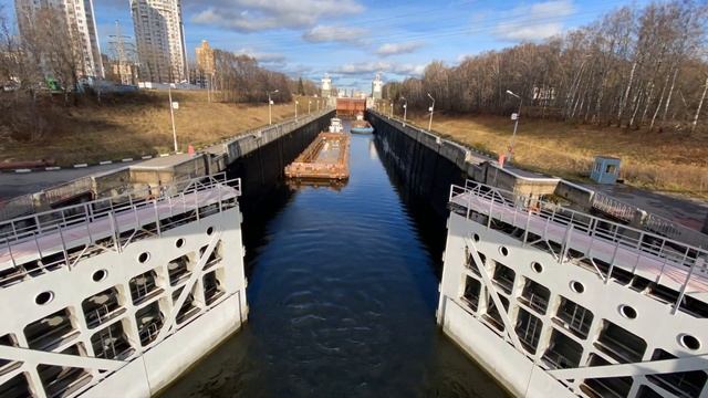 Открытие ворот на шлюзе канала имени Москвы (таймлапс) смотреть онлайн