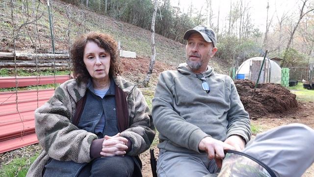 Blowing up TVs, Planting Taters, & Filling New Garden Beds in Appalachia смотреть онлайн