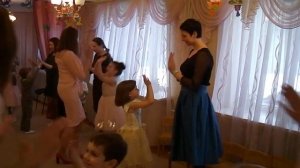 Танец с мамами "С мамочкой красавицей"