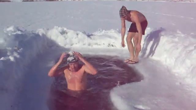 Февраль! Снимай тулуп и в прорубь))) смотреть онлайн