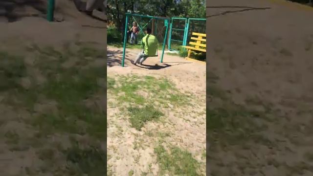 МАЛЬЧИК БЬЁТ ДЕВОЧКУ смотреть онлайн