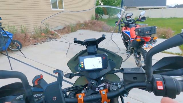 CRF300L Rally vs. KTM 890 Adventure смотреть онлайн