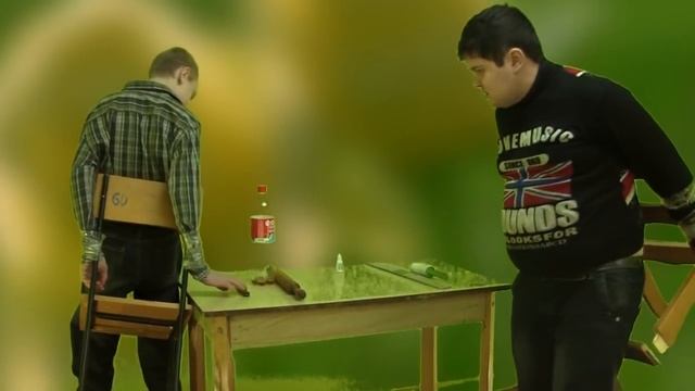 Игры на выжиывание: Что делать если вас привязали к стулу... смотреть онлайн