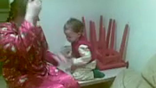 Qik - Зося на столе By Macsim Haiko