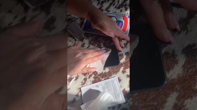 С добрым утром?Делюсь с вами своими умениями?клеим защитное стекло ?