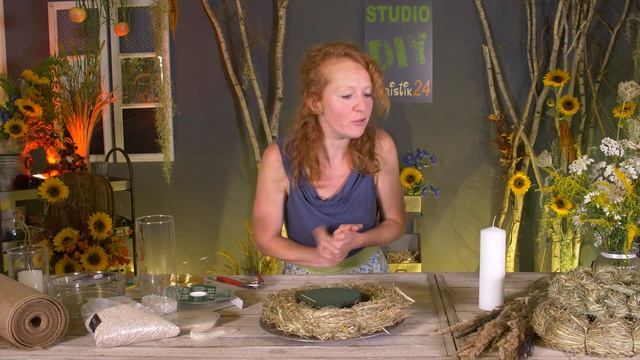 DIY: Tischdeko Heukranz mit Windlicht | Kranz dekorieren | Natur Deko | Herbstdeko | Floristik24 смотреть онлайн