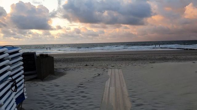 the Netherlands, Domburg ?? - to windy to walk ? #191 смотреть онлайн