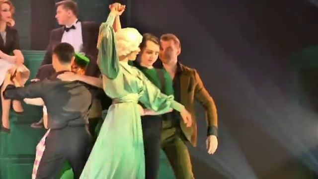 Фрагмент из мюзикла «Средство Макропулоса» Новосибирского музыкального театра смотреть онлайн