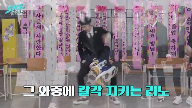 Offstage Lee Know dance compilation (StrayKids) смотреть онлайн