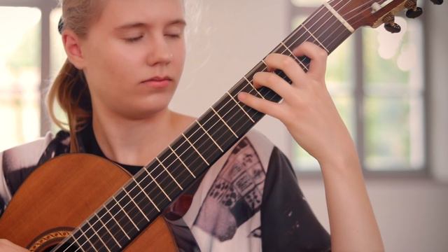 Leonora Spangenberger (13) plays 12 Etudes by Heitor Villa Lobos: Etude No 5 смотреть онлайн