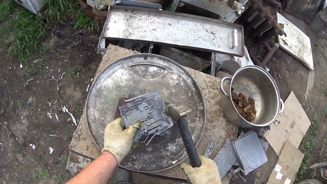 Плавлю свинец, разбираю большую кучу нержавейки и цинка. Будни металлоломщика. смотреть онлайн