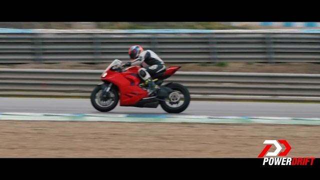 2020 Ducati Panigale V2 : The ultimate middleweight sportsbike is here : PowerDrift смотреть онлайн