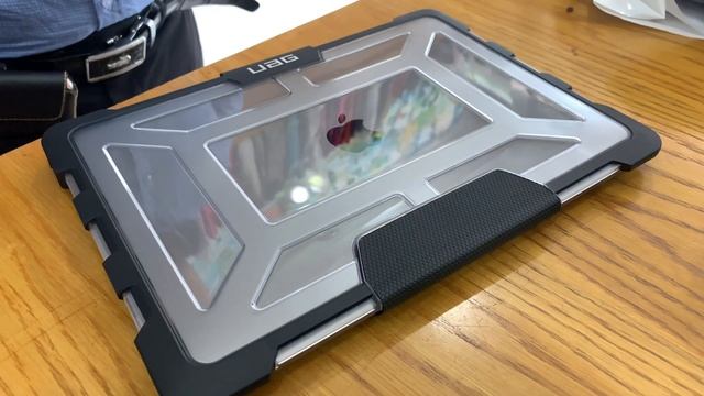 UAG Macbook Pro giá rẻ tại www.iCenter.vn смотреть онлайн