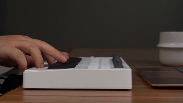 New Product Release - SMK-25 II Wireless Control MIDI Keyboard смотреть онлайн