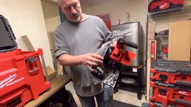 Milwaukee track saw unboxing смотреть онлайн