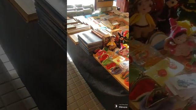 Книжный блошиный рынок в Барселоне. Испания. смотреть онлайн