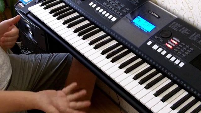 Упрощенные аккорды в синтезаторе Yamaha PSR E423 смотреть онлайн
