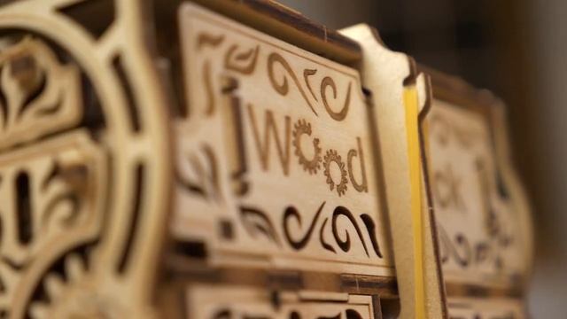 Шкатулка, декорированная кристаллами Swarovski® Wood Trick (192 детали) смотреть онлайн