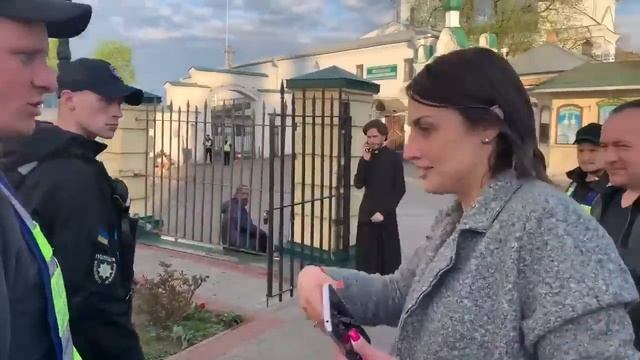 ?⚡️Провокатор накинувся з образами на Монаха, громадянина Швейцарії родом зі Словаччини. смотреть онлайн