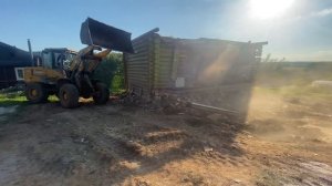 Демонтаж дома фронтальным погрузчиком за полтора дня