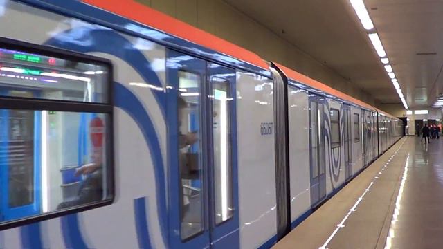 Электропоезд 81-765/766/767 "МОСКВА" с маршрутом №14 на станции метро Котельники смотреть онлайн