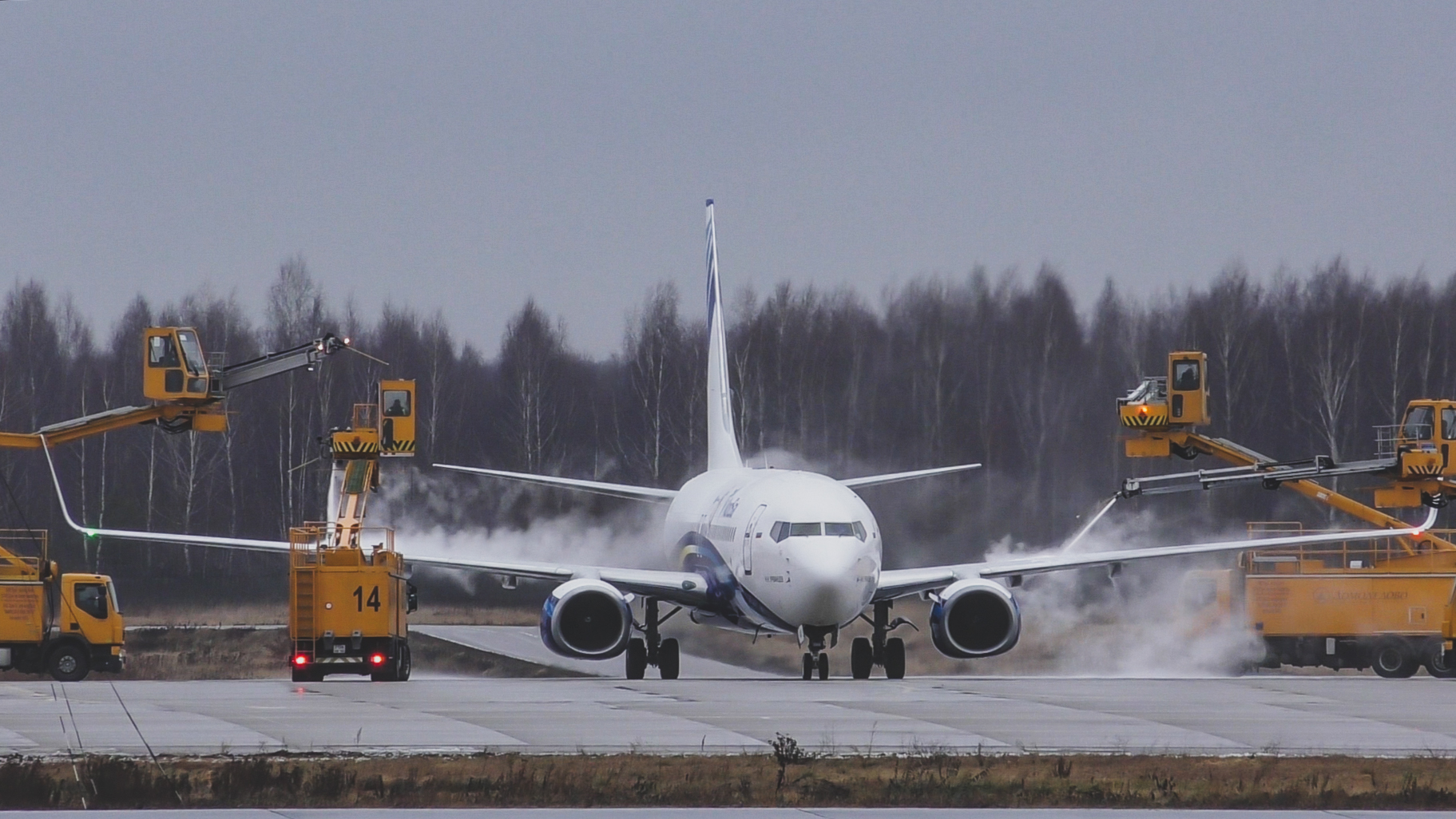 ДЕАЙСИНГ И ВЗЛЕТ Боинга а/к "НОРДСТАР" | споттинг в Домодедов смотреть онлайн