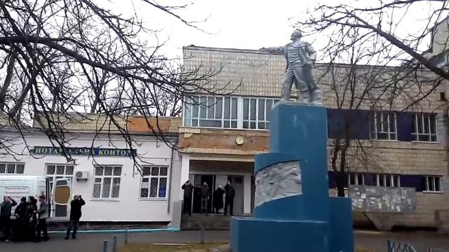 Красиве падіння Леніна м Малин в мікрорайоні фабрики смотреть онлайн