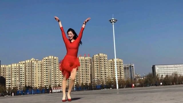 Цин Цин сегодня очень счастлива и представляет всем легкий и успокаивающий танец |Мир смотреть онлайн