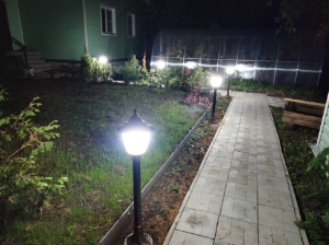 Освещение участка/ Садовые светильники вдоль дорожек