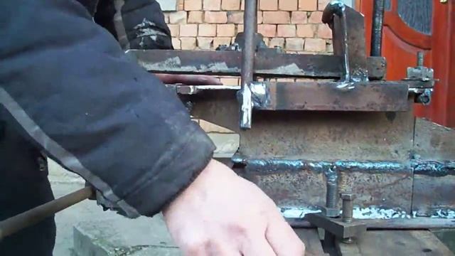 Саморобні тиски з зажимом смотреть онлайн