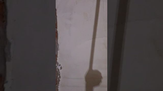 Самый кривой потолок в моей практике. придётся делать плоскость а не уровень. смотреть онлайн