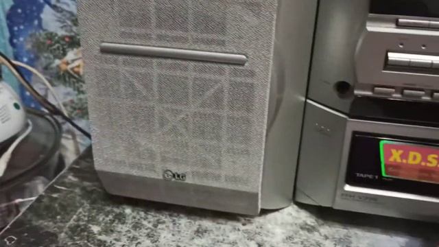 Демонстрация работы музыкального центра LG FFH-V386AX смотреть онлайн