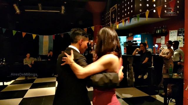 Cornelia Roy y Pablo Neri, Buscándote por Fresedo, La Yuyú milonga, Tango en Buenos Aires смотреть онлайн