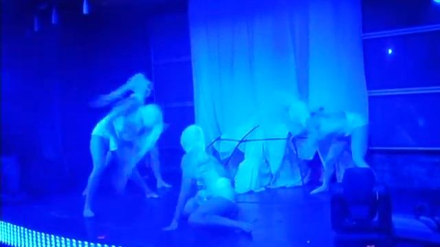 Постановка на сцене клуба 